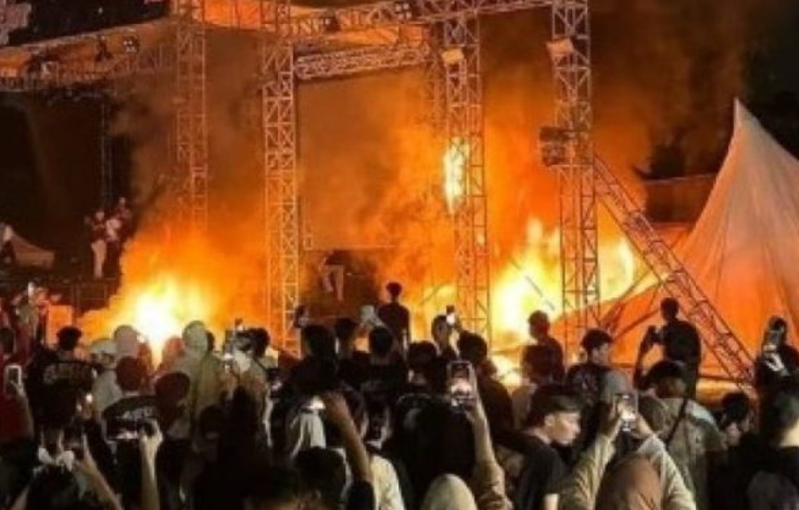 Konser Musik Tangerang Lentera Festival Berakhir Ricuh, Panggung Sampai Dibakar! Sumber SinarIndonesia.