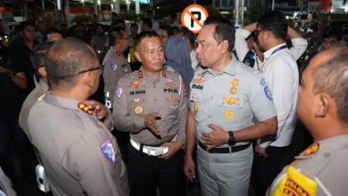 Kakorlantas Polri Irjen Pol Aan Suhanan bersama Dirut PT. Jasa Raharja dan Tim Survei kembali melanjutkan pengecekan di Pelabuhan PT ASDP Indonesia Ferry Cabang Ketapang, Banyuwangi, menjelang libur Natal dan Tahun Baru (Nataru) pada Jumat (29/11/2024)