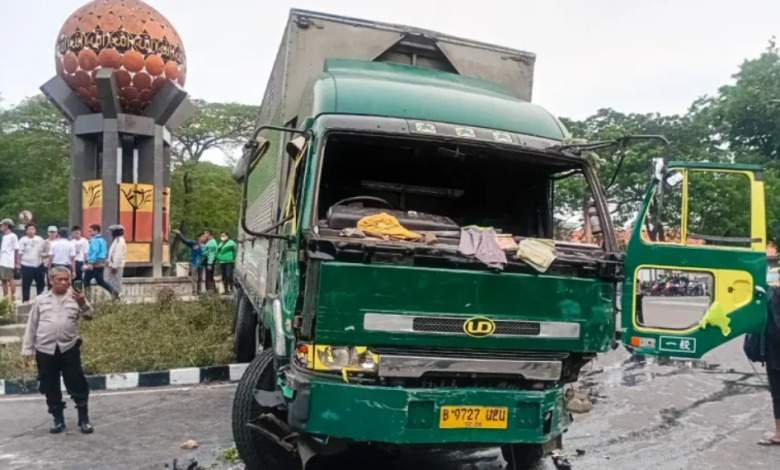 Kronologi Truk Kontainer Ugal-ugalan di Tangerang