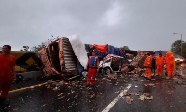 Truk Rem Blong Sebabkan Tabrakan Beruntun di Tol Cipularang