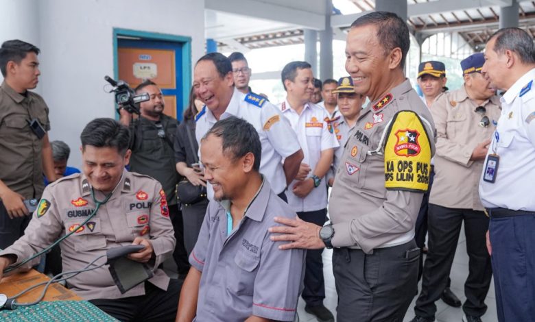 Wakil Menteri Perhubungan (Wamenhub) RI, Suntana, bersama Kakorlantas Polri, Irjen Pol Aan Suhanan, meninjau Terminal Pekalongan pada Minggu (29/12/2024)