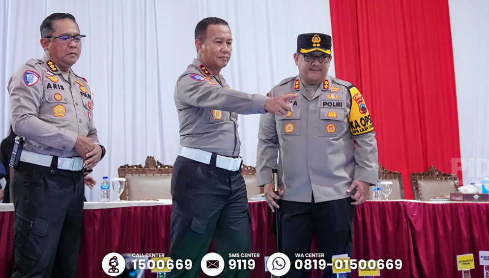 Wamenhub dan Kakorlantas Tinjau Gerbang Tol Pejagan Saat Nataru