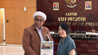 Professor Ngabalin, bersama Vice Presiden BUFS Korea Selatan Prof. Kwon, Sun-Hee, Ph . D