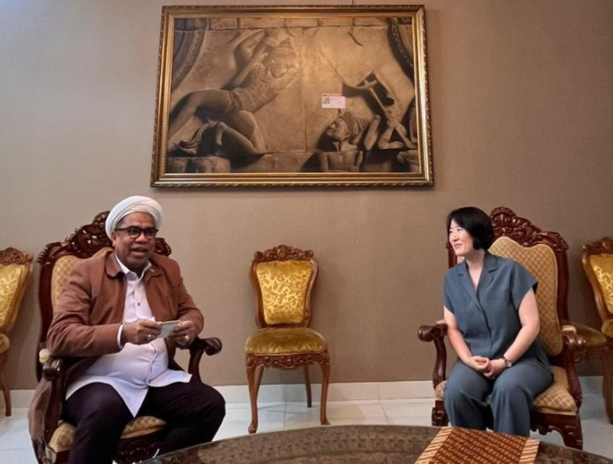 Professor Ngabalin, bersama Vice Presiden Busan University of Foreign Studies (BUFS) Korea Selatan Prof. Kwon, Sun-Hee, Ph . D