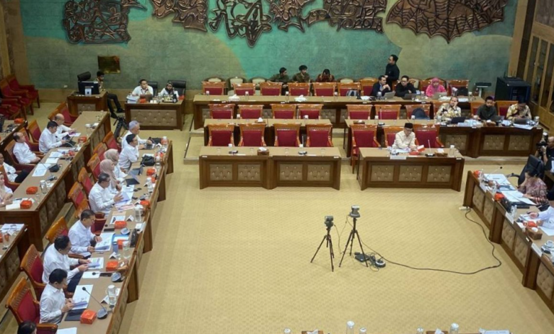 Tangis Pecah di Rapat DPR, Perdebatan Istilah “Massal” dalam Pemerkosaan 1998 Picu Emosi