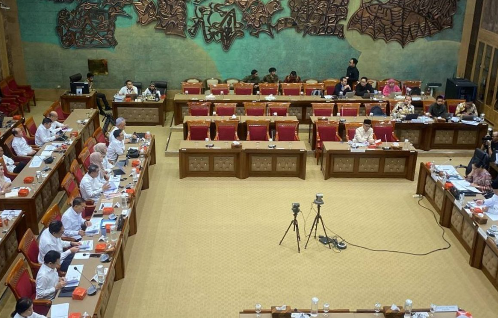 Tangis Pecah di Rapat DPR, Perdebatan Istilah “Massal” dalam Pemerkosaan 1998 Picu Emosi