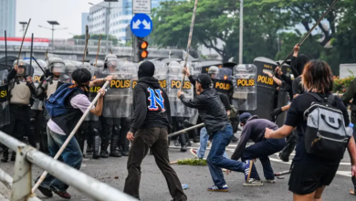 Aksi Unjuk Rasa di Depan DPR Berujung Ricuh, Massa Soroti Gaji Anggota Dewan