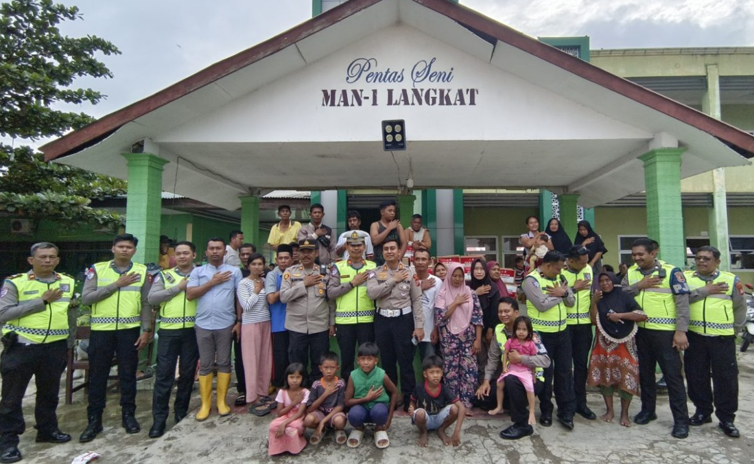 Korlantas Polri Salurkan Bantuan Banjir Langkat melalui Misi Kemanusiaan